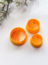 Load image into Gallery viewer, Circle Half Lined Polymer Clay Cutter
