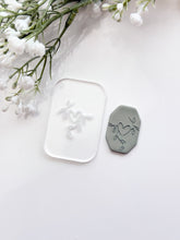 Load image into Gallery viewer, Leafy Heart Acrylic Texture Tile | Acrylic Embossing Stamp