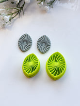 Load image into Gallery viewer, Oval #2 Detailed Polymer Clay Cutter