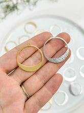 Load image into Gallery viewer, 18K Gold/Platinum Plated Circle Bezel with One Hole