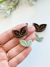 Load image into Gallery viewer, Leaves Detailed Polymer Clay Cutter