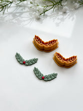Load image into Gallery viewer, Laurel Wreath Detailed Polymer Clay Cutter | Christmas Cutters
