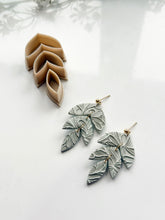 Load image into Gallery viewer, Floral Triple Dangle Set