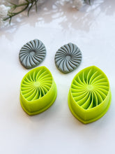 Load image into Gallery viewer, Oval #2 Detailed Polymer Clay Cutter