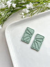 Load image into Gallery viewer, Abstract Semi-flower Polymer Clay Cutter