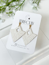 Load image into Gallery viewer, The Pointy Macrame Dangles