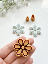 Load image into Gallery viewer, Flower Bezel Set Polymer Clay Cutters