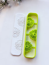 Load image into Gallery viewer, Daisy Bookmark Clay Cutter