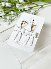 Load image into Gallery viewer, The Bow Dangles in Speckled White