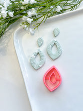 Load image into Gallery viewer, Pointy Donut Polymer Clay Cutter