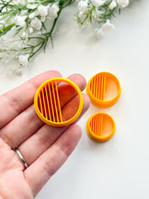 Load image into Gallery viewer, Circle Half Lined Polymer Clay Cutter