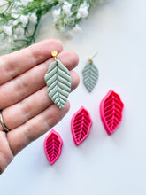 Load image into Gallery viewer, Leaf Detailed Polymer Clay Cutter