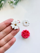 Load image into Gallery viewer, Flower with Scalloped Petals Polymer Clay Cutters Set