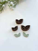 Load image into Gallery viewer, Leaves Detailed Polymer Clay Cutter