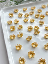 Load image into Gallery viewer, 24K Real Gold Plated Flower Center Stamens
