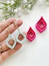 Load image into Gallery viewer, Pointy Donut Bezel Polymer Clay Cutter