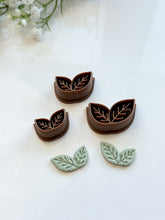 Load image into Gallery viewer, Leaves Detailed Polymer Clay Cutter