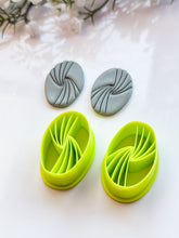 Load image into Gallery viewer, Oval Detailed Polymer Clay Cutter
