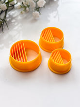 Load image into Gallery viewer, Circle Half Lined Polymer Clay Cutter
