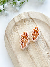 Load image into Gallery viewer, Oak Leaf Detailed Polymer Clay Cutter
