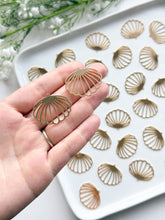 Load image into Gallery viewer, 18K Gold Plated Scalloped Shell Bezel Charm Pendant | Nickel Free