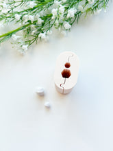 Load image into Gallery viewer, Bicone Bead Roller