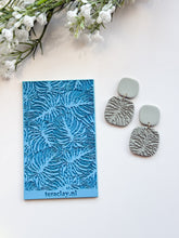 Load image into Gallery viewer, Large Monstera Leaves Rubber Texture Mat for Polymer Clay