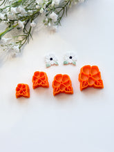 Load image into Gallery viewer, Flower with Leaves Spring Polymer Clay Cutter