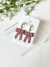 Load image into Gallery viewer, The Bow Dangles in Mauve