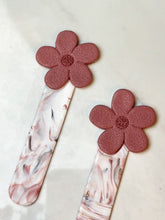 Load image into Gallery viewer, Floral Bookmark Clay Cutter