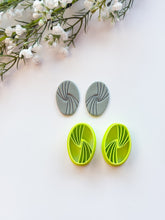 Load image into Gallery viewer, Oval Detailed Polymer Clay Cutter