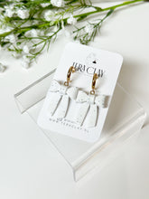 Load image into Gallery viewer, The Bow Dangles in Speckled White