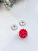 Load image into Gallery viewer, Flower with Scalloped Petals Polymer Clay Cutters Set