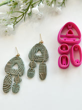Load image into Gallery viewer, Triangle Organic Quadruple Dangle with Drill Guides Polymer Clay Cutter Set