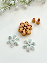 Load image into Gallery viewer, Flower Bezel Set Polymer Clay Cutters