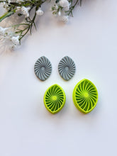 Load image into Gallery viewer, Oval #2 Detailed Polymer Clay Cutter