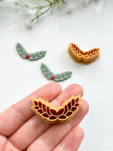 Load image into Gallery viewer, Laurel Wreath Detailed Polymer Clay Cutter | Christmas Cutters