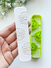 Load image into Gallery viewer, Daisy Bookmark Clay Cutter