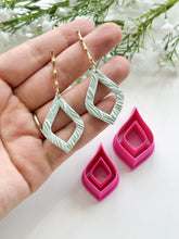 Load image into Gallery viewer, Pointy Donut Bezel Polymer Clay Cutter