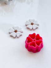 Load image into Gallery viewer, Flower with Scalloped Petals Polymer Clay Cutters Set