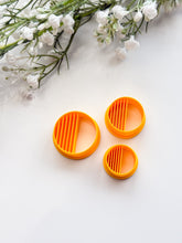 Load image into Gallery viewer, Circle Half Lined Polymer Clay Cutter