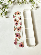Load image into Gallery viewer, Rounded Square Bookmark Clay Cutter
