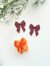 Load image into Gallery viewer, Double Bow Polymer Clay Cutter