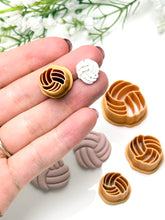 Load image into Gallery viewer, Knot Polymer Clay Cutter