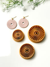 Load image into Gallery viewer, Corduroy Circle Polymer Clay Cutter