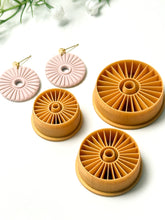 Load image into Gallery viewer, Corduroy Circle Polymer Clay Cutter