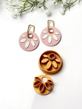 Load image into Gallery viewer, Circle Donut Embedded Polymer Clay Cutter