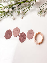 Load image into Gallery viewer, Wavy Oval Frame Polymer Clay Cutter