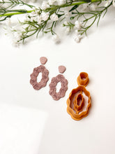 Load image into Gallery viewer, Duo Wavy Oval Set Donut Polymer Clay Cutter