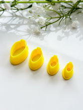 Load image into Gallery viewer, Light Bulb Polymer Clay Christmas Cutter